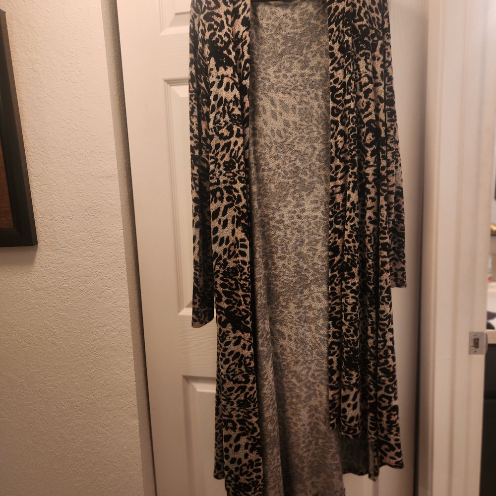Chic Leopard Print Cardigan